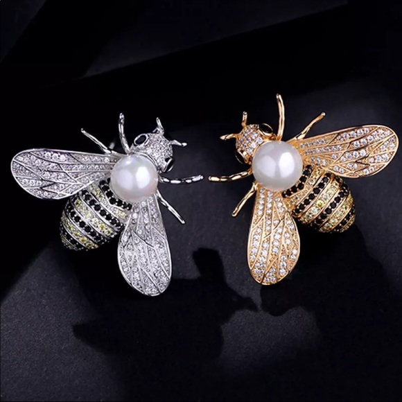 New BEE brooch Gorgeous White Rhinestone Pin 🐝 - Picture 3 of 10